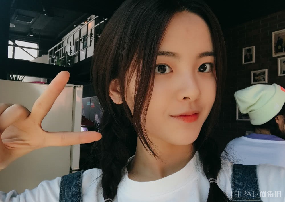 �Խ��˫��β�裬������������Ƥ����������Ԫ��Ů